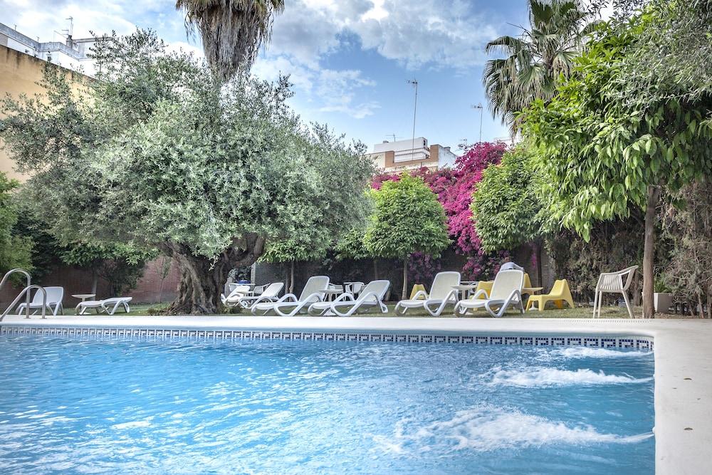 Aacr Hotel Monteolivos Sewilla Zewnętrze zdjęcie